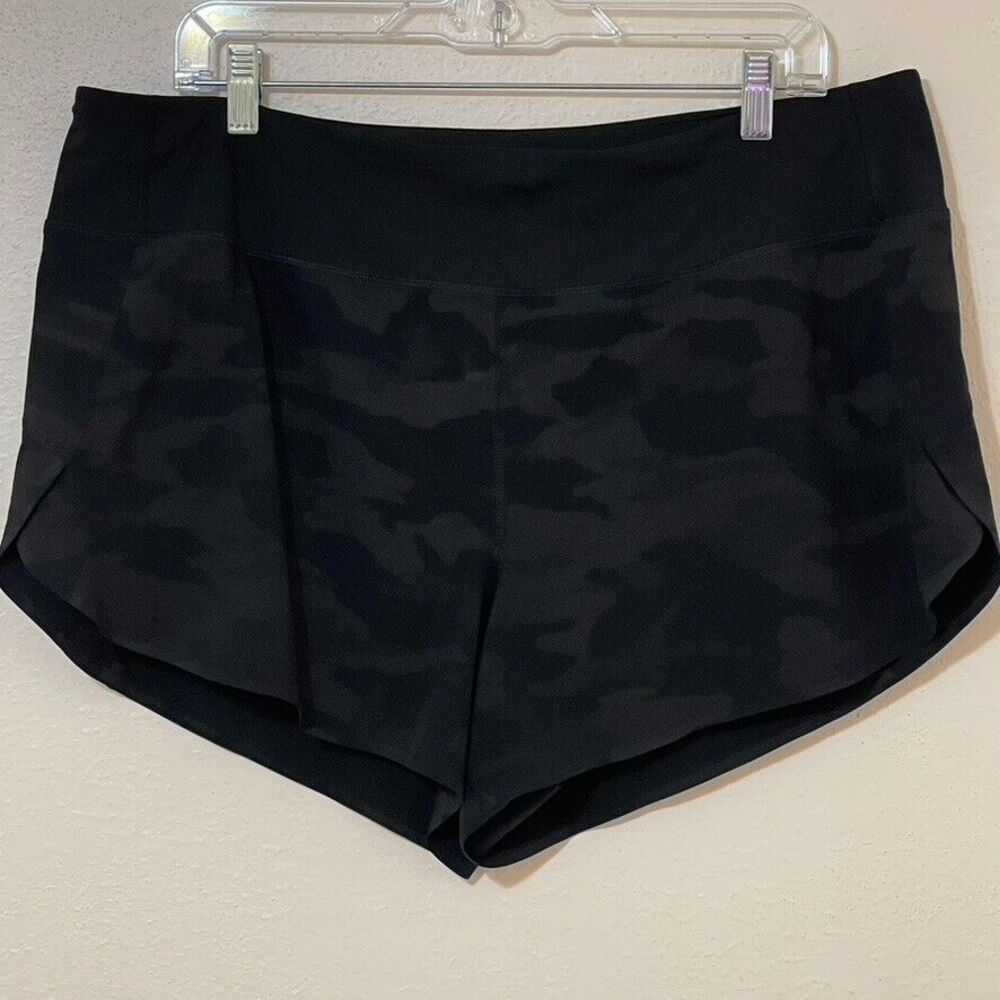 Athleta Run With It Reflective Printed 3.5" Shorts Women's Black Camo Print